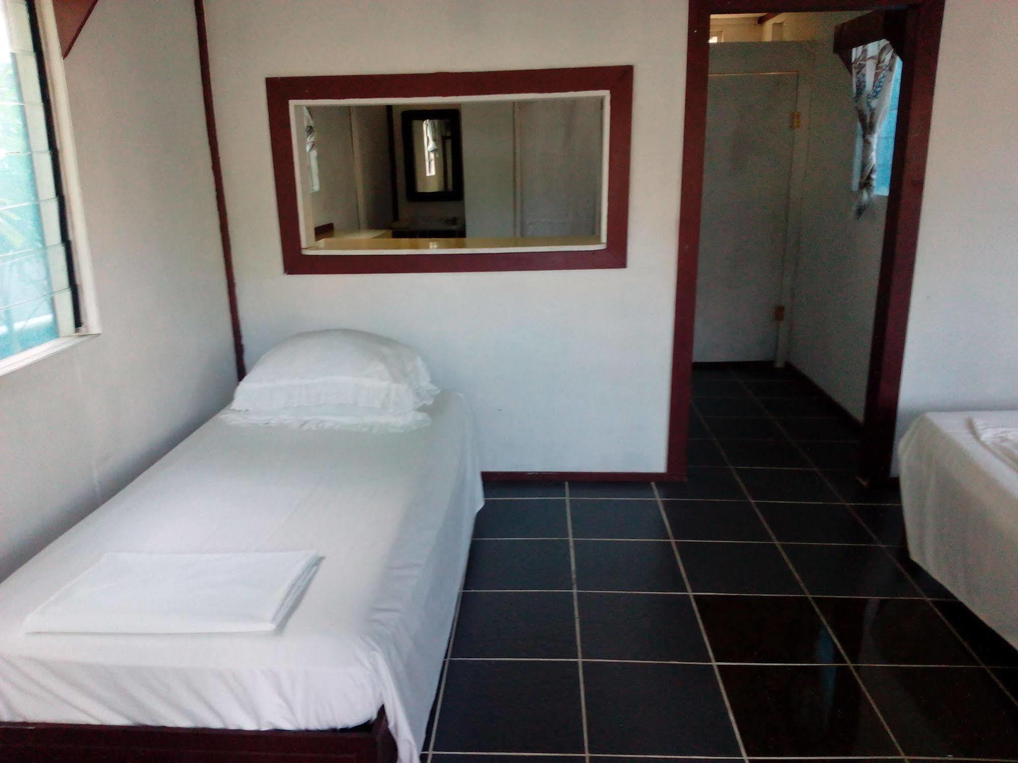 Vacations Beach Fale Hotel Manase Exterior foto